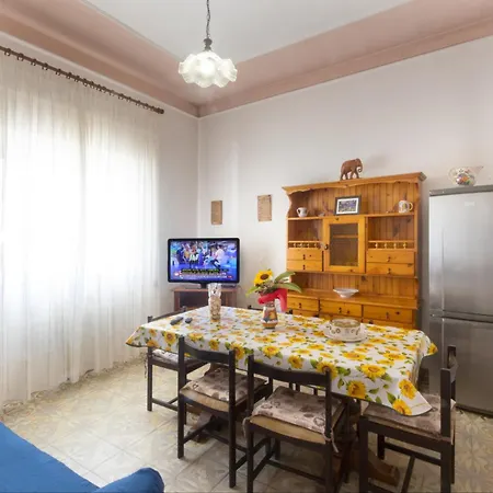 Carducci Tra Chiesa E Mare *