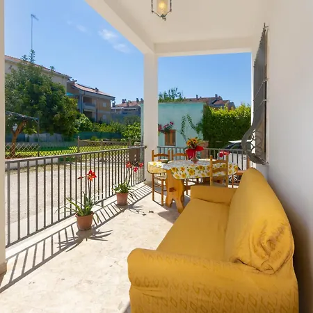 Carducci Tra Chiesa E Mare Apartament