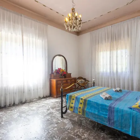 Carducci Tra Chiesa E Mare アパート トルトレート