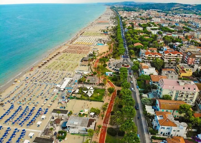 Carducci Tra Chiesa E Mare Tortoreto